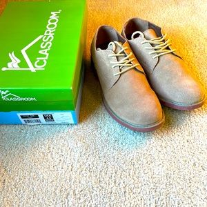 Classroom boys tan bucks size 4.5